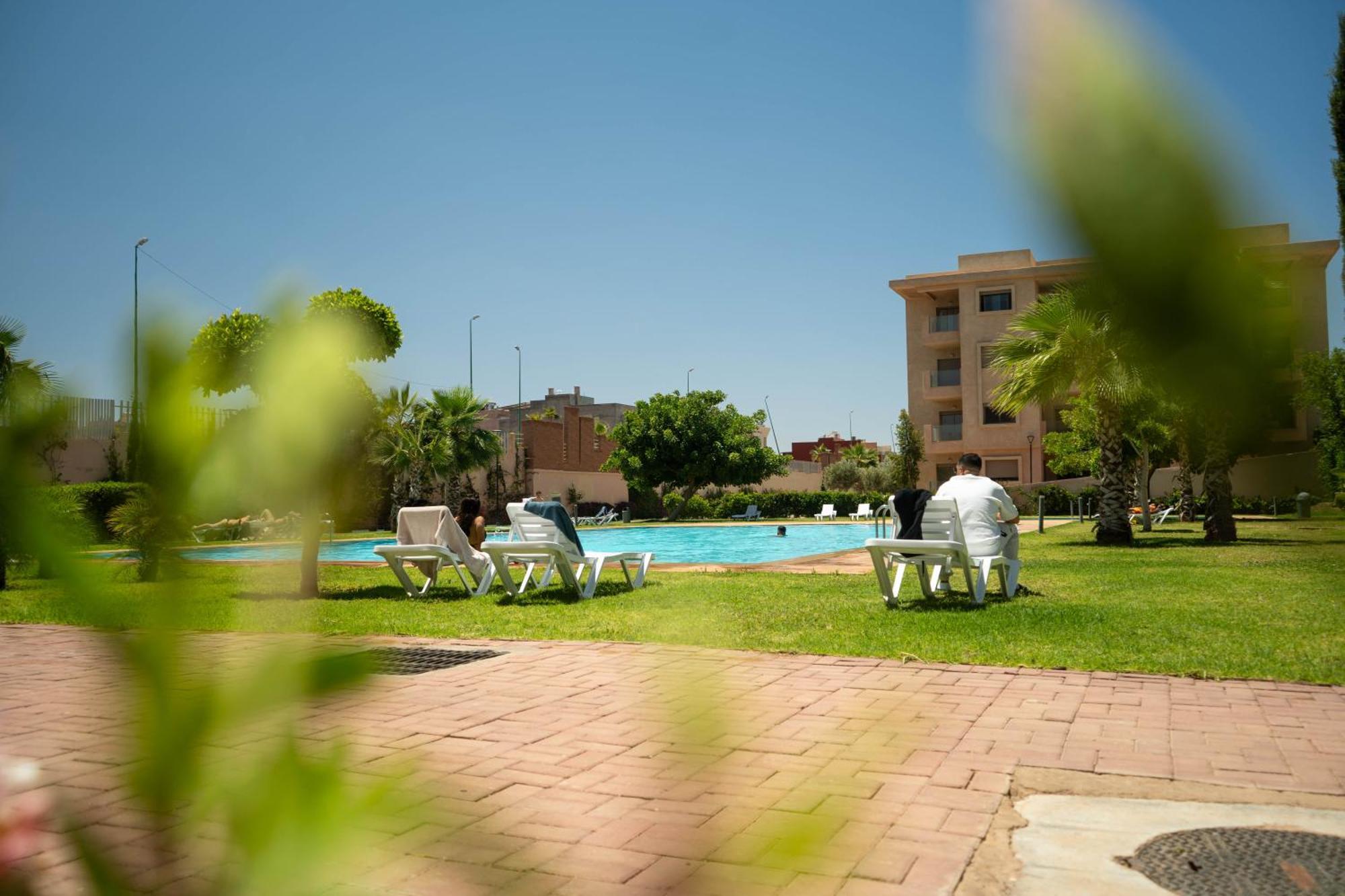 Magnifique Appartement Moderne De 2 Chambres Avec Piscine A 10 Min Du Centre De Marrakech Marraquexe Exterior foto